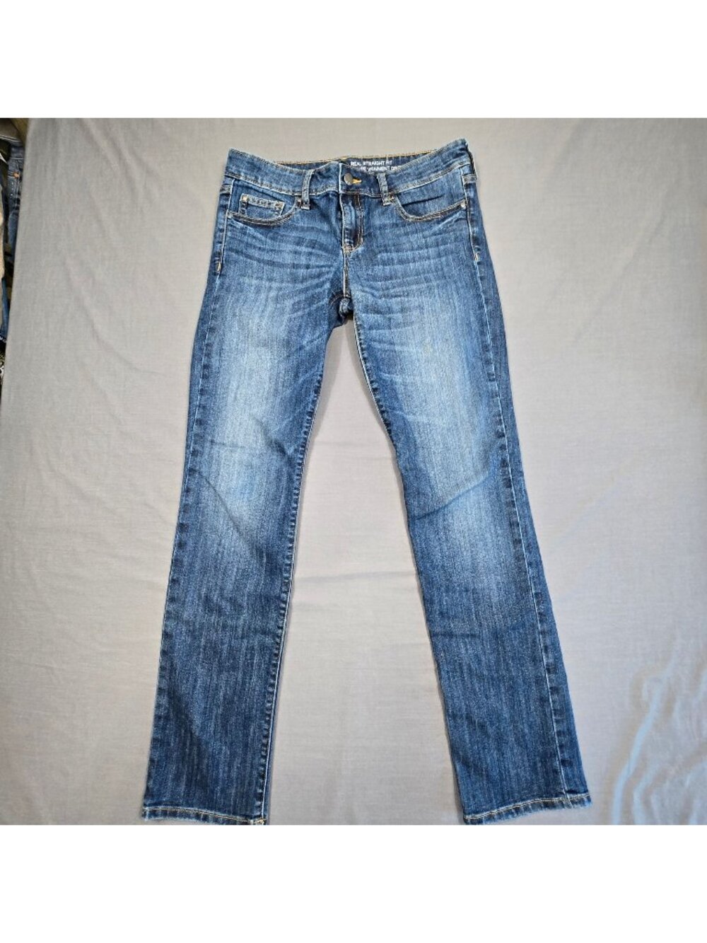 Gap Womens Size 6 28L Real Straight Fit Jeans Distressed Denim Blue Classic
